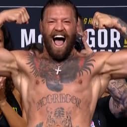 Video | Conor McGregor en Holloway tonen spierballen tijdens staredown