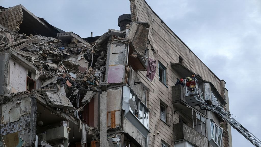 Rusland valt opnieuw Kyiv aan: twee gewonden en branden