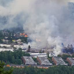 Grote brand in Noors stadje onder controle, maar blussen zal nog dagen duren