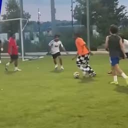 Video | Frans international Olise dolt amateurs op zijn sokken in New York
