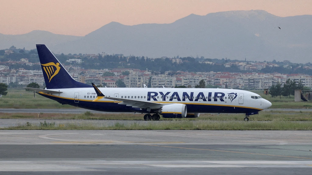 Passagier tot schouders uit vliegtuig RyanAir gezogen tijdens vlucht
