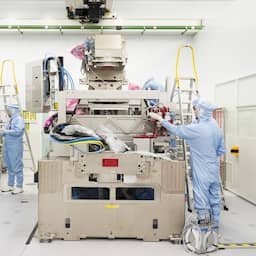 ASML geeft werknemers die tot 2030 blijven aandelenpakket van 20.000 euro