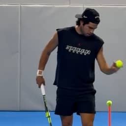 Video | Carlos Alcaraz deelt beelden van revalidatie op tennisbaan