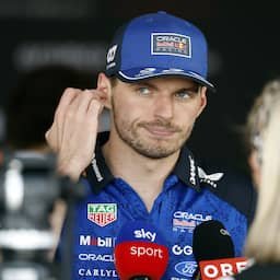 Verstappen valt in slotfase uit na schuiver op Silverstone, Leclerc wint verrassend