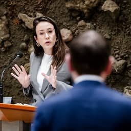 VVD wil verbod op hoofddoek en keppeltje bij boa regelen met eigen wet
