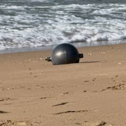 Australië onderzoekt mysterieuze ruimtebollen die op strand zijn aangespoeld