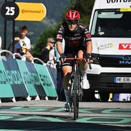 Arvid de Kleijn na loodzwaar gevecht in Tour: 'Ik dacht aan mijn overleden vader'