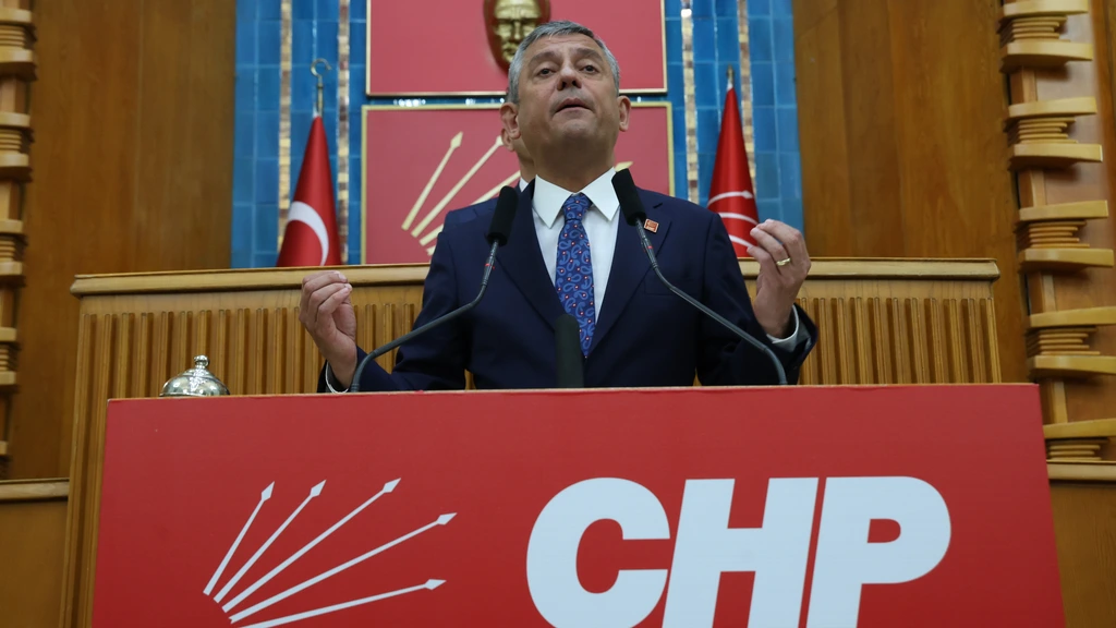Leider Turkse oppositie richt nieuwe partij op na afzetting door rechter