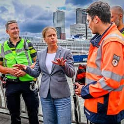 Burgemeester Schouten bezoekt plek van trambotsing: 'Schrik slaat om je hart'