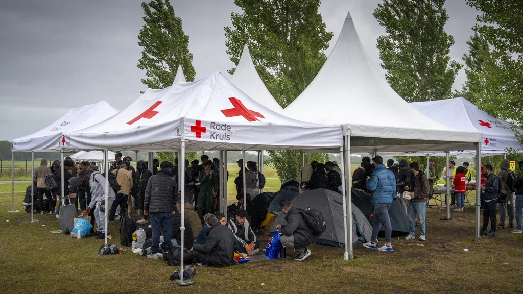 Rode Kruis stopt hulpverlening op voorterrein aanmeldcentrum na steekincidenten