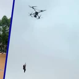 Video | Drone redt gestrande Chinees van truck in overstroomd gebied