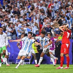 Tiental Zwitserland bezorgt Argentinië overwerk: fraaie krul Alvarez beslist WK-duel