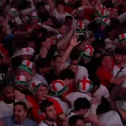 Video | Engelse fans in Londen worden helemaal gek na Gordons goal tegen Argentinië