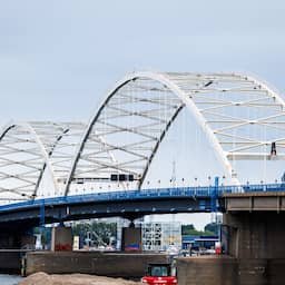 Verbod Merwedebrug kost 1,5 miljoen euro per dag, 18.000 vrachtauto's rijden om