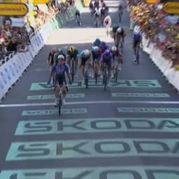 Video | Van der Poel loodst Philipsen naar etappewinst in Tour de France