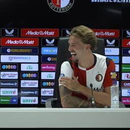 Video | Valente en Steijn barsten in lachen uit na vraag over Van Persie op kinderpersco