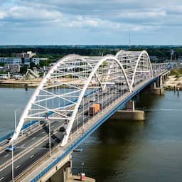 Week na verbod op vrachtverkeer camera's op Merwedebrug: forse boete dreigt