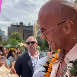 Video | Dwayne Johnson krijgt emotioneel cadeau met foto van zijn opa