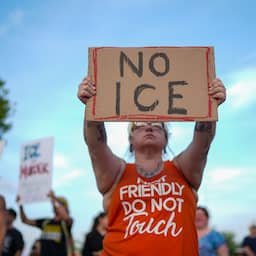 ICE stopt na kritiek en nieuw dodelijk incident tijdelijk met tegenhouden van auto's