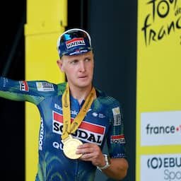 Tim Merlier vecht tegen tranen na zege in Tour: 'Hoop dat hij het nog heeft gezien'