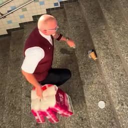 Video | Conducteur rent met wc-papier terug naar vertraagde trein richting Berlijn