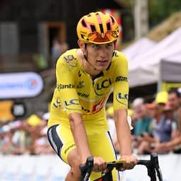Geletruidrager Traeen breekt rib bij opmerkelijke val en verlaat Tour de France