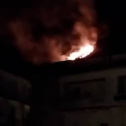 Video | Heuvel bij Frans kasteel staat in brand door vuurwerkshow