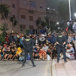 Politieactie Ceuta om migranten van strand naar opvang te brengen deels mislukt